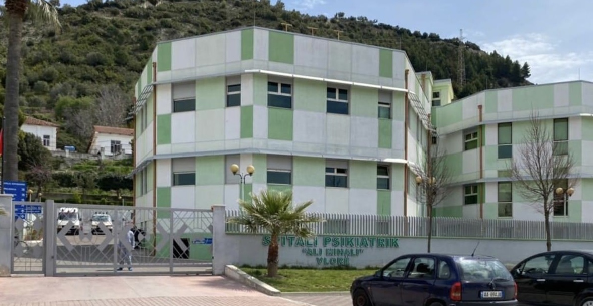 FOTOSMART/ Meta i poston spitalin psikiatrik Ramës: Të duhet për 26 prill