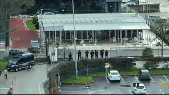 Peleshi jep pamje nga ‘pushtimi’ i Rinasit, qeveria izolon ‘grushtin e shtetit’