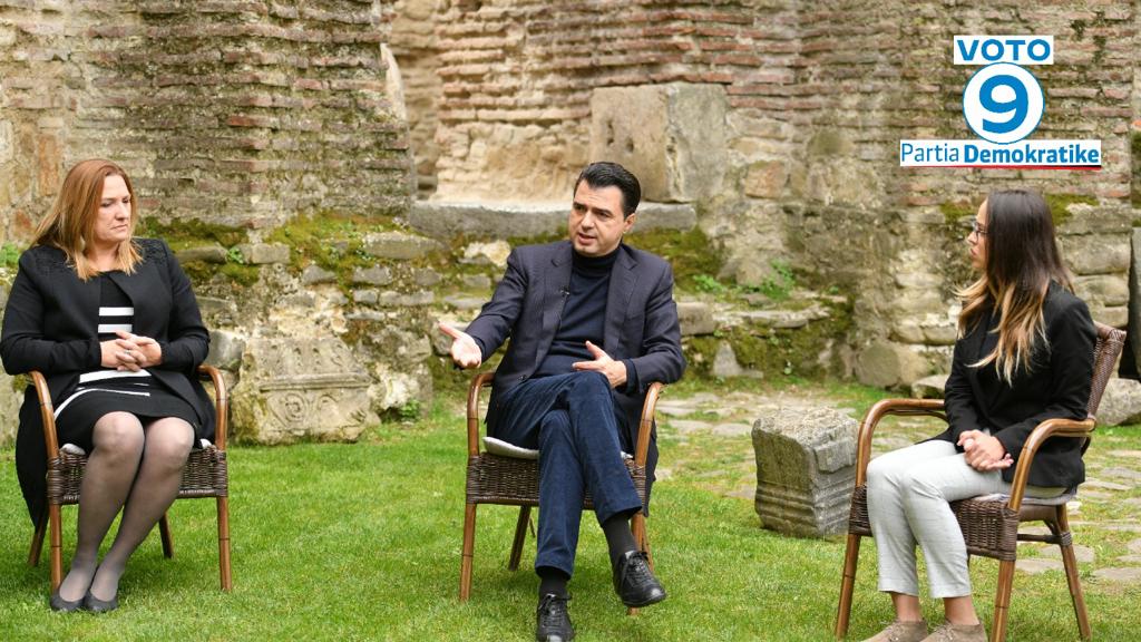 Basha në Elbasan/ “Gjobat të marrin sa disafish taksat.” Basha u premton se nuk do të kenë më inspektime dhe gjoba