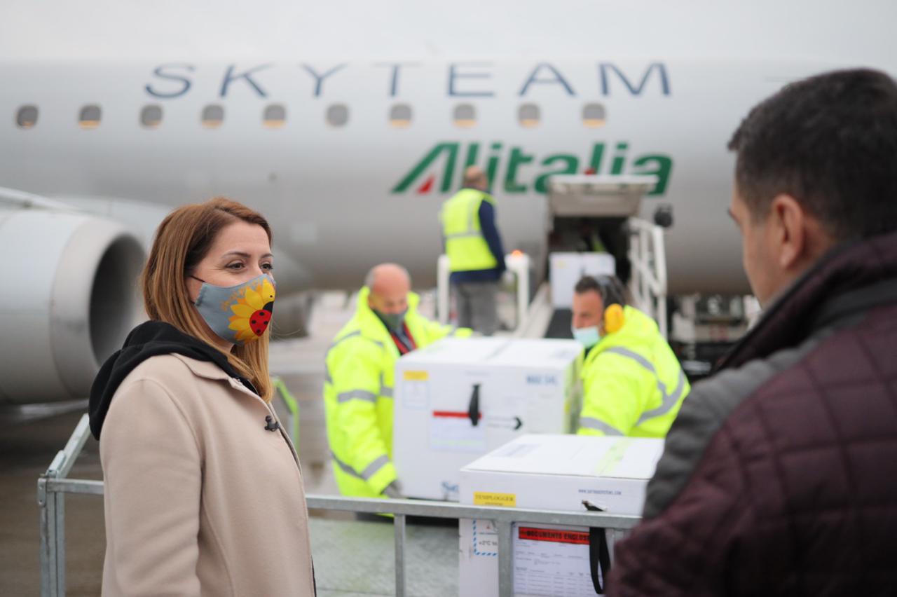 Mberrijne 40,800 vaksina AstraZeneca, nesër edhe 50 mijë të tjera