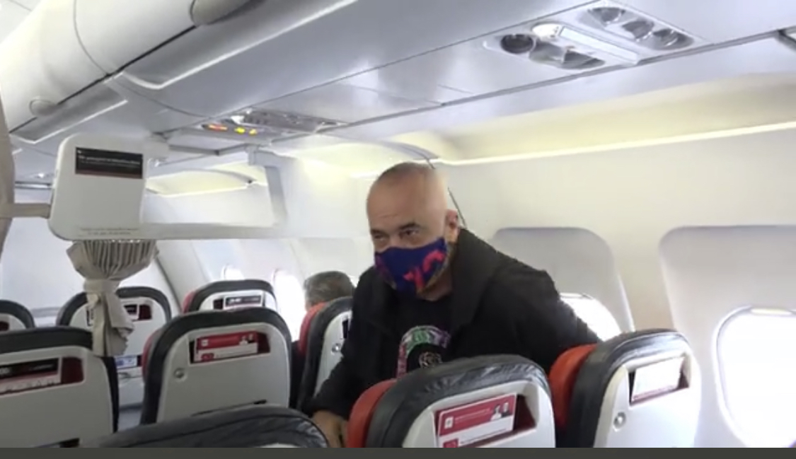 Rama niset për Kukës me avionin treçereku bosh që erdhi nga Londra