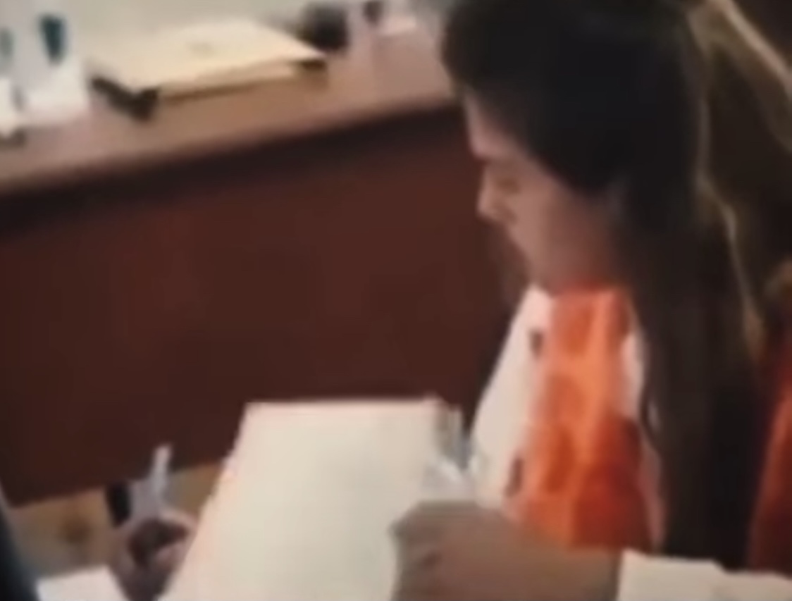 Video virale duke falsifikuar votat, zbulohet drejtoresha