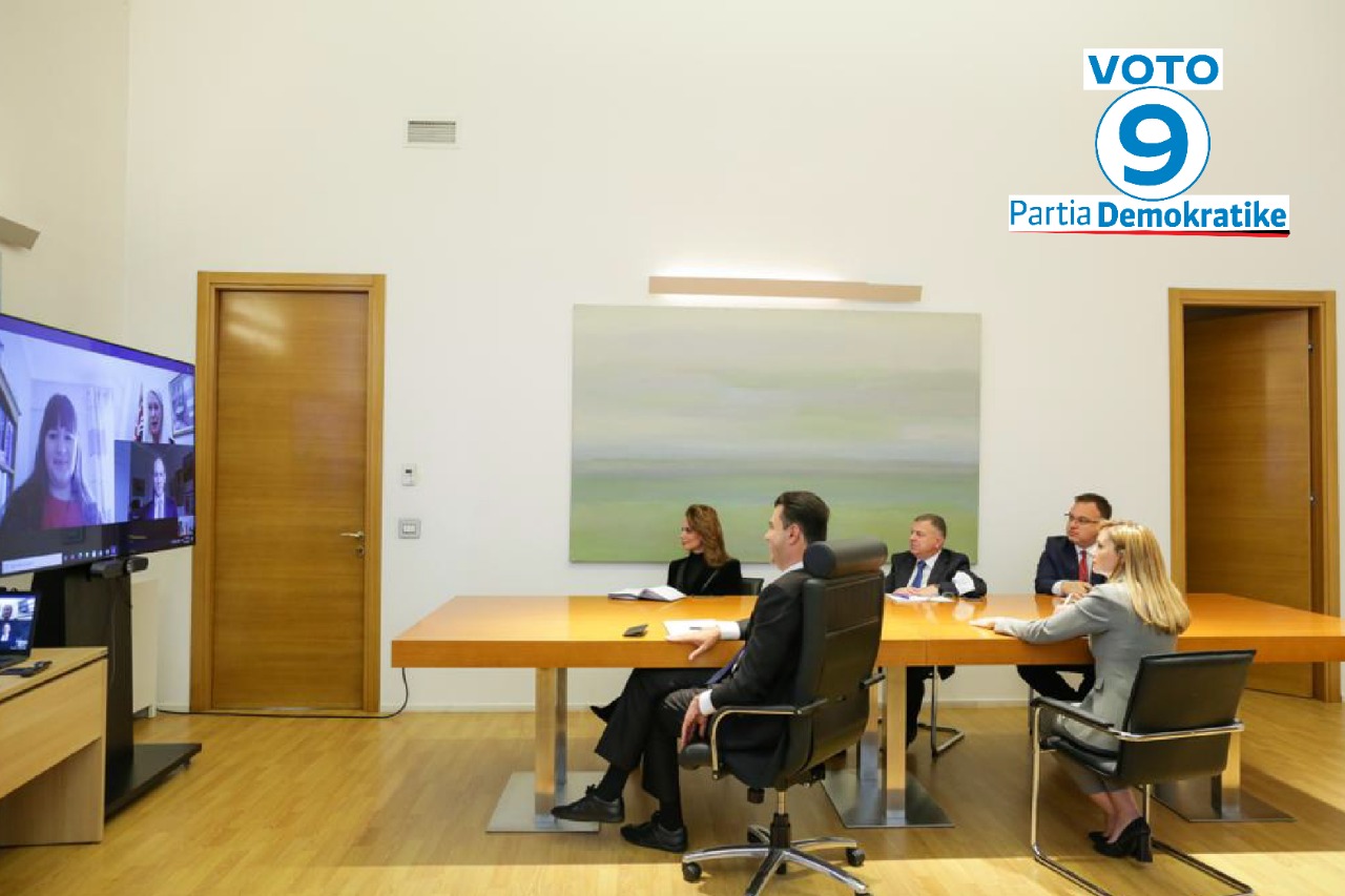 Kryetarja e konservatorëve të kryeministrit Johnson dhe Daniel John Hannan në krah të Bashës: Ju urojmë fitoren dhe ju mirëpresim si kryeministër në Londër.