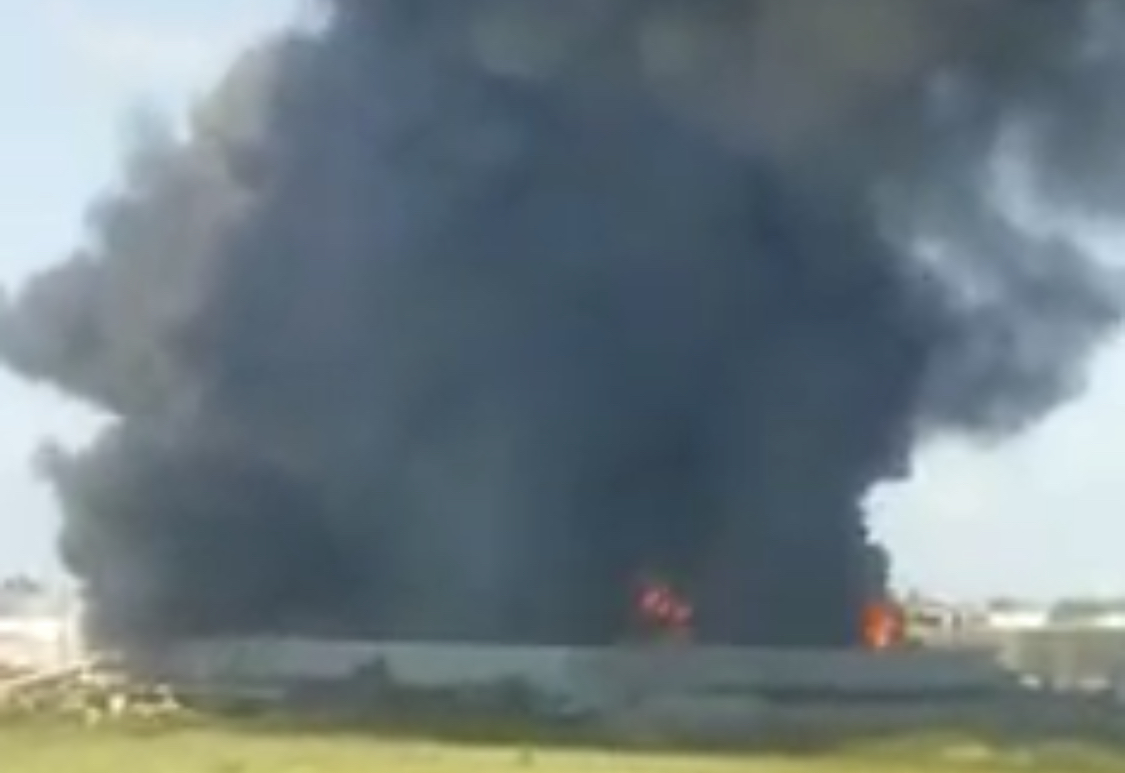 Zjarri në fabrikën e tullave, një punëtor përfundon në spital