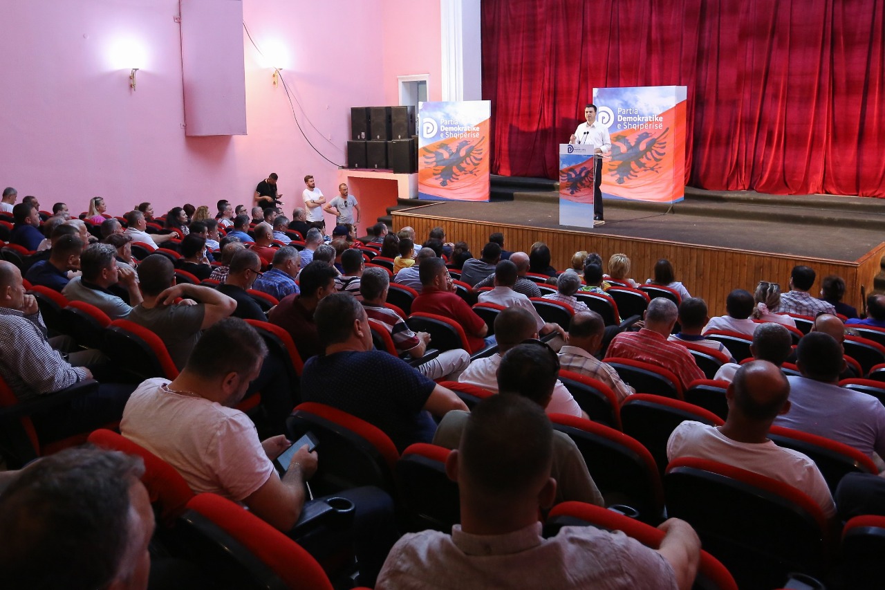 “Jemi të vetmit që kemi fuqinë, përvojën dhe kurajën për ta çuar deri në fund betejën tonë për ndryshim”