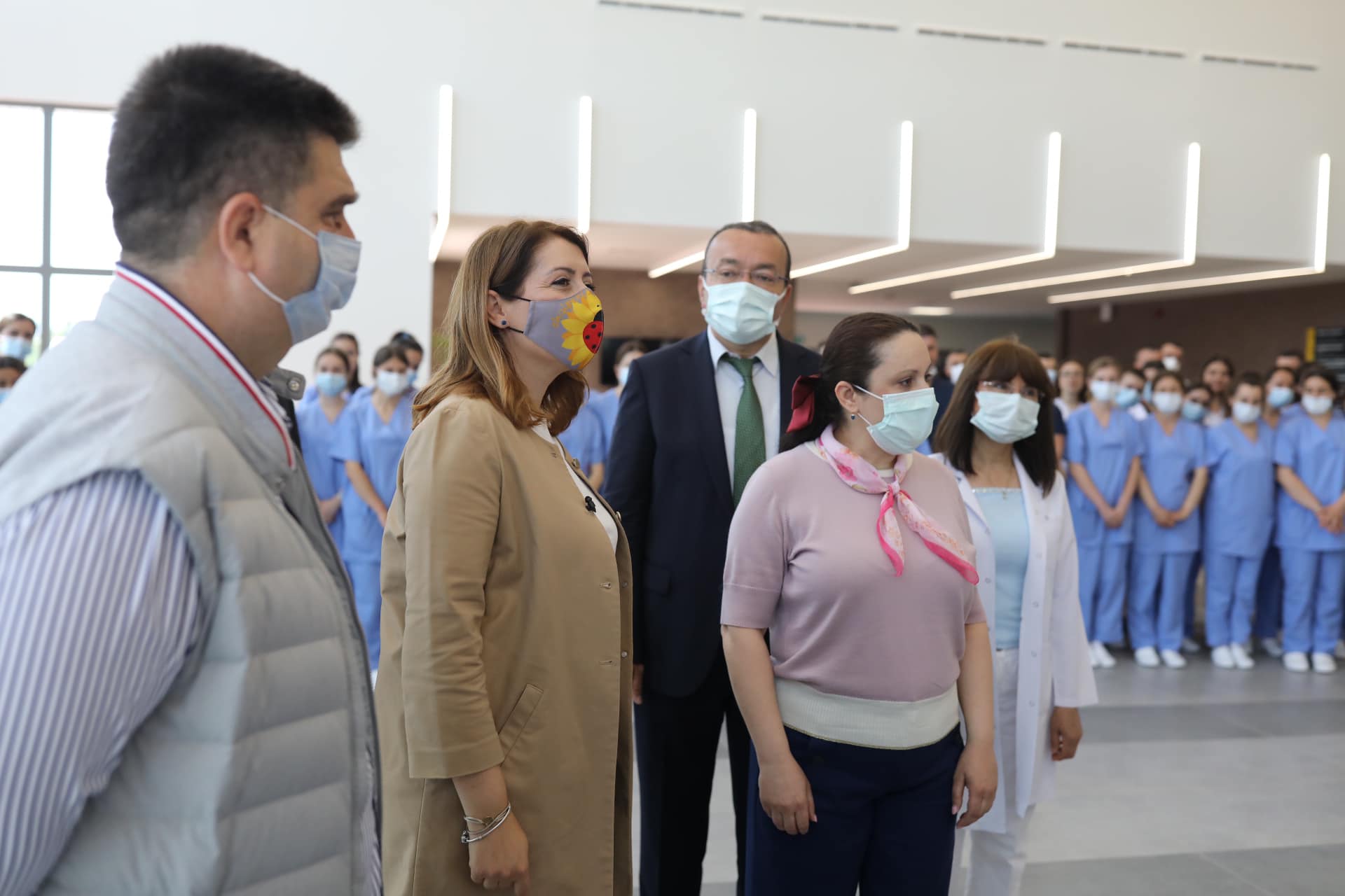 Drejtoresha e spitalit Memorial Fier u shkarkua më herët nga drejtore e Fondit të Sigurimeve