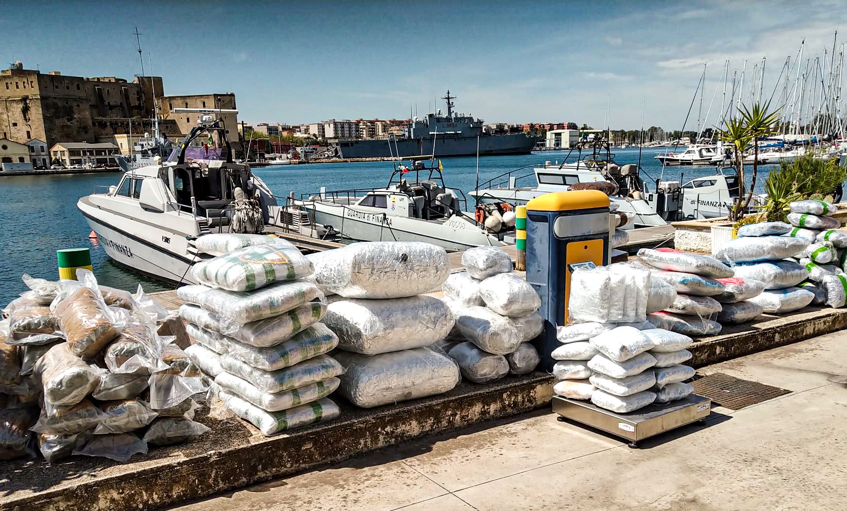 BRINDIZI/ Kapet 4 milionë euro kanabis në skafin e vlonjatit