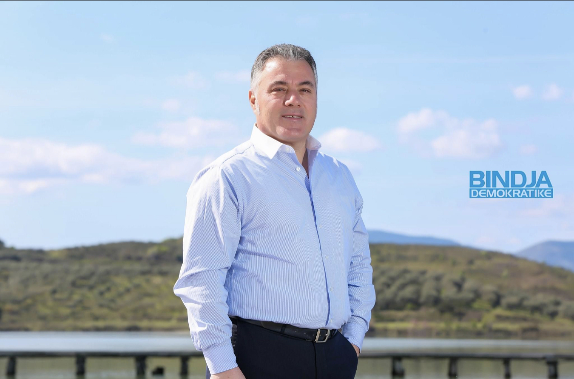 Ardi Kollozi bën bashkë Astrit Patozin dhe Blendi Klosin