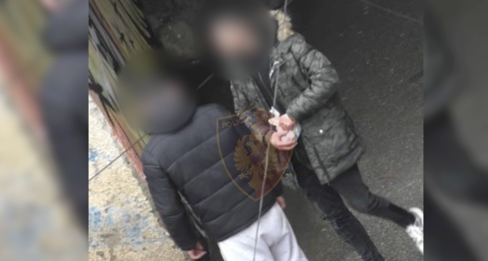 Në pranga 12 persona në Tiranë, policia publikon video dhe foto