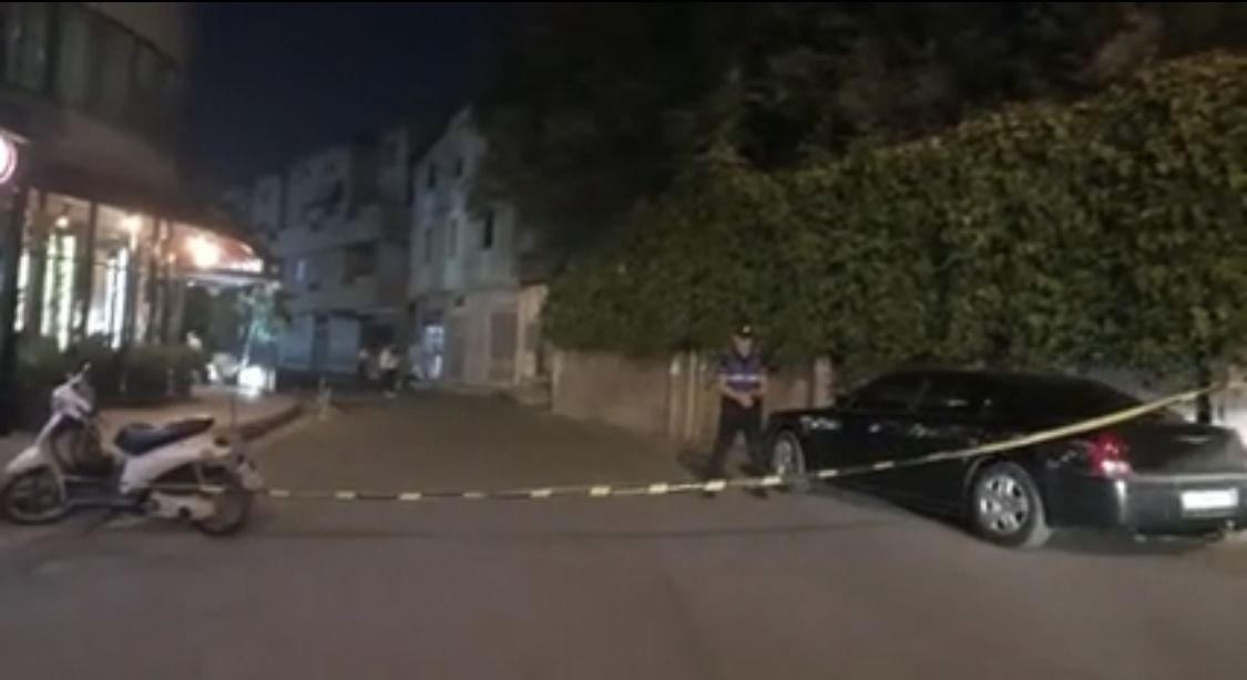 TIRANË/ Dalin emrat e të plagosurve, si nisi sherri nga një përplasje makinash, u qëllua me pistoletë. Policia nuk thotë autorin