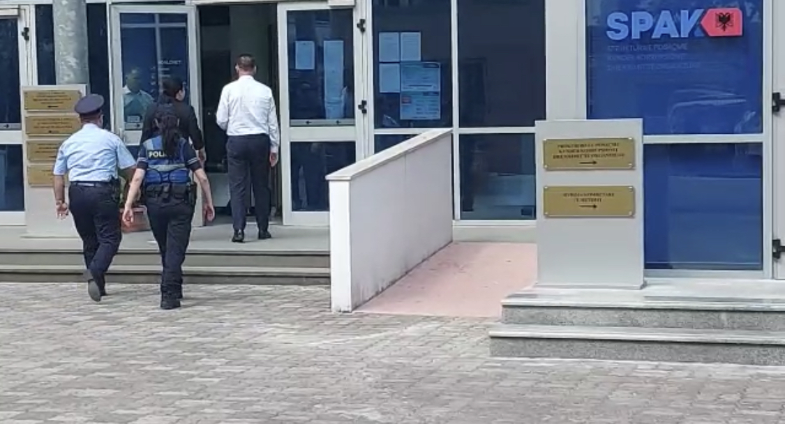 VIDEO/ Ish zv/ministrja Voda paraqitet në gjykatë për masën e sigurisë