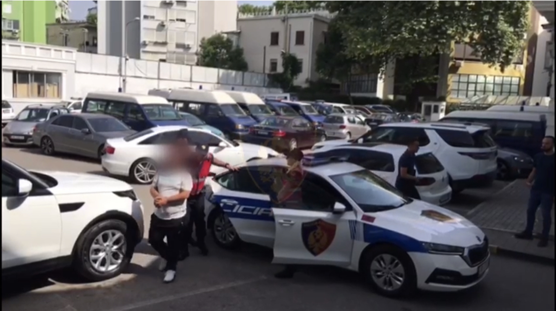VIDEO/ Dalin pamjet e arrestimeve të zyrtarëve të hipotekës