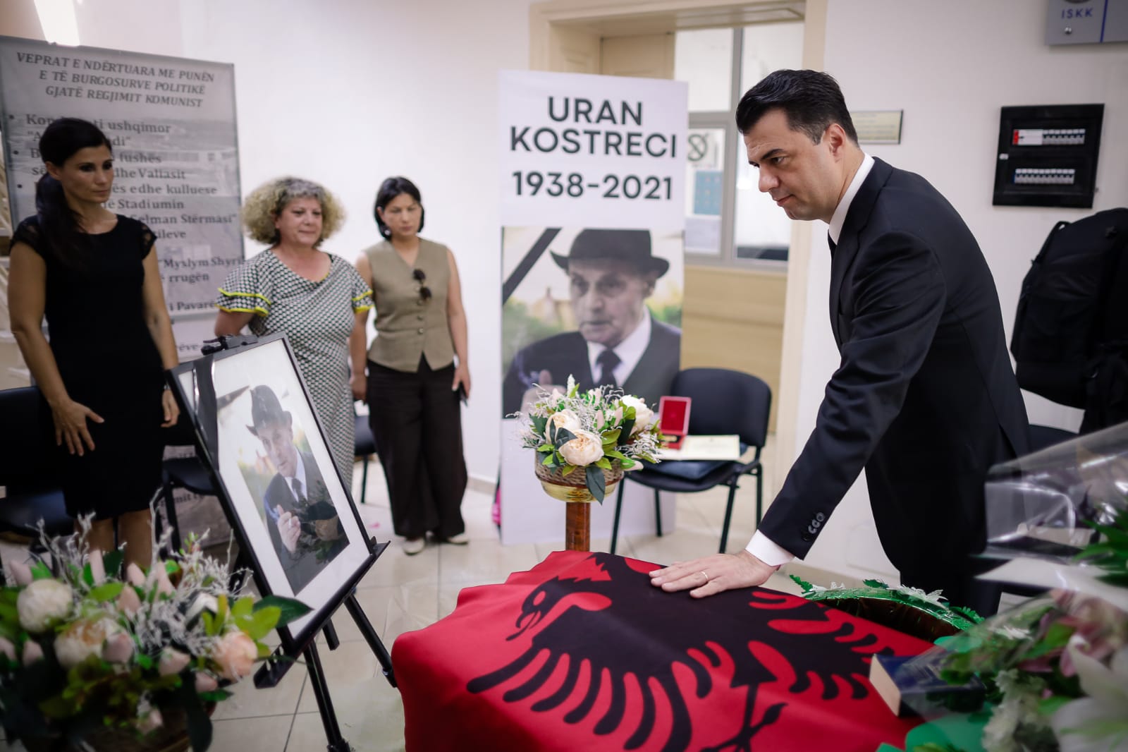 Mesazhi i Bashës në nderim të Uran Kostrecit: Iku kolosi i të përndjekurve, ne na lind detyra patriotike të mbajmë gjallë guximin