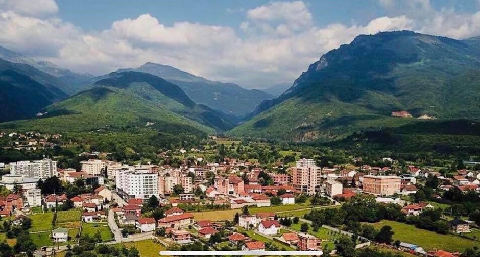 Shpallet gjendja emergjente në Decan, qindra të helmuar dhe 2 viktima nga uji prej dje