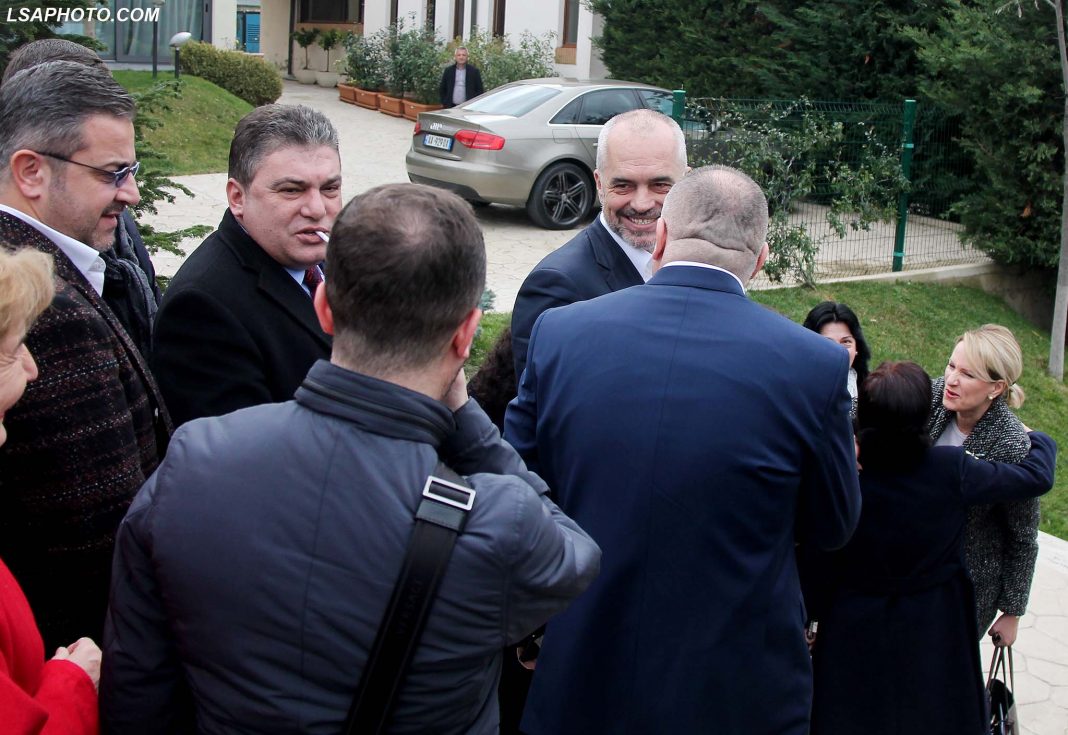 Rama, takim me kryetarët e bashkive të të gjithë vendit pak ditë pas arrestimit të Tushes
