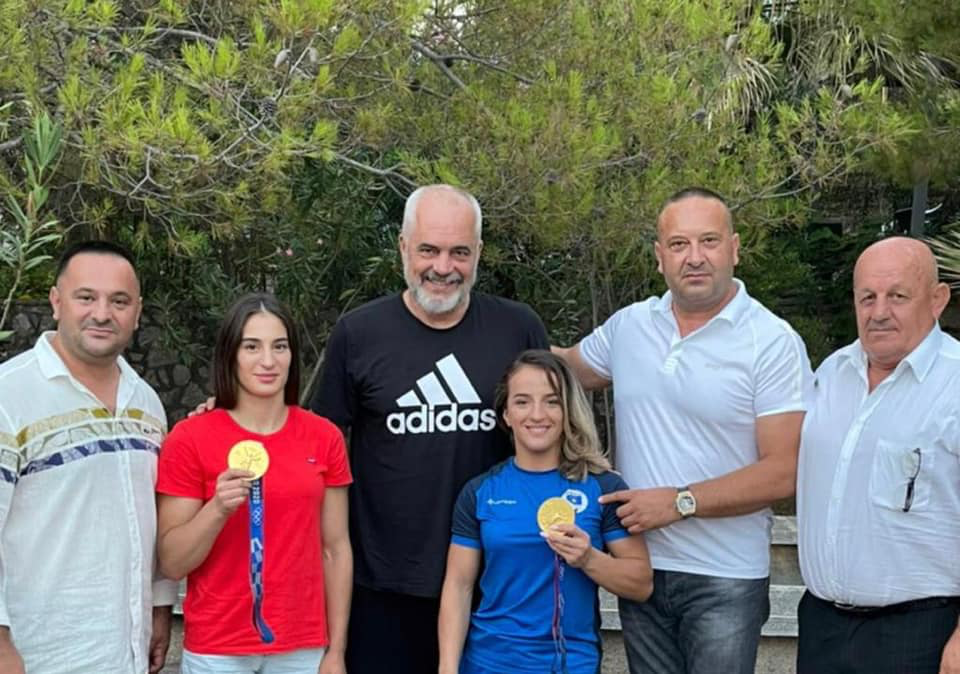 Rama pret dy kampionet e botës në xhudo, vajzat nga Peja