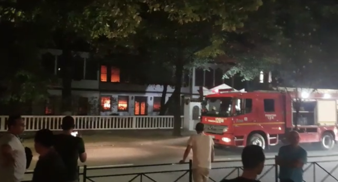 VIDEO/ Mafia e ndërtimit djeg Sarajet, monument kulture, 50 metra larg zyrës së Erion Velisë