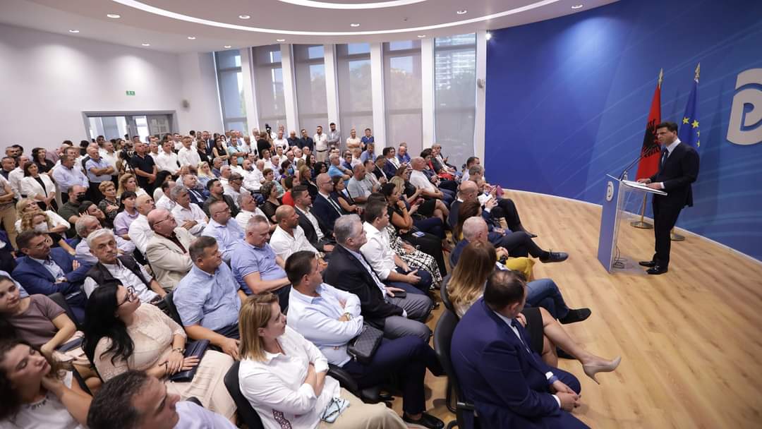 Basha lajmëron piketat e luftës opozitare në Parlament: Ndryshimi i Kushtetutës dhe tri pika të tjera