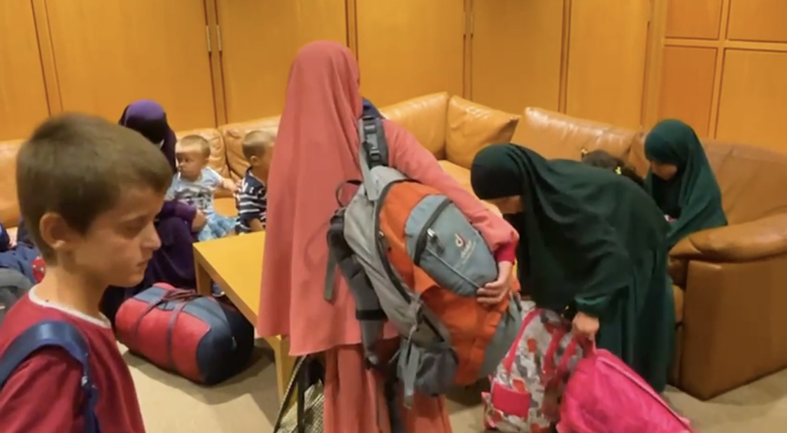 Kthimi nga Siria, dy shqiptarë peng brenda kampit, burrat e grave të liruara ende luftëtarë ose të vrarë