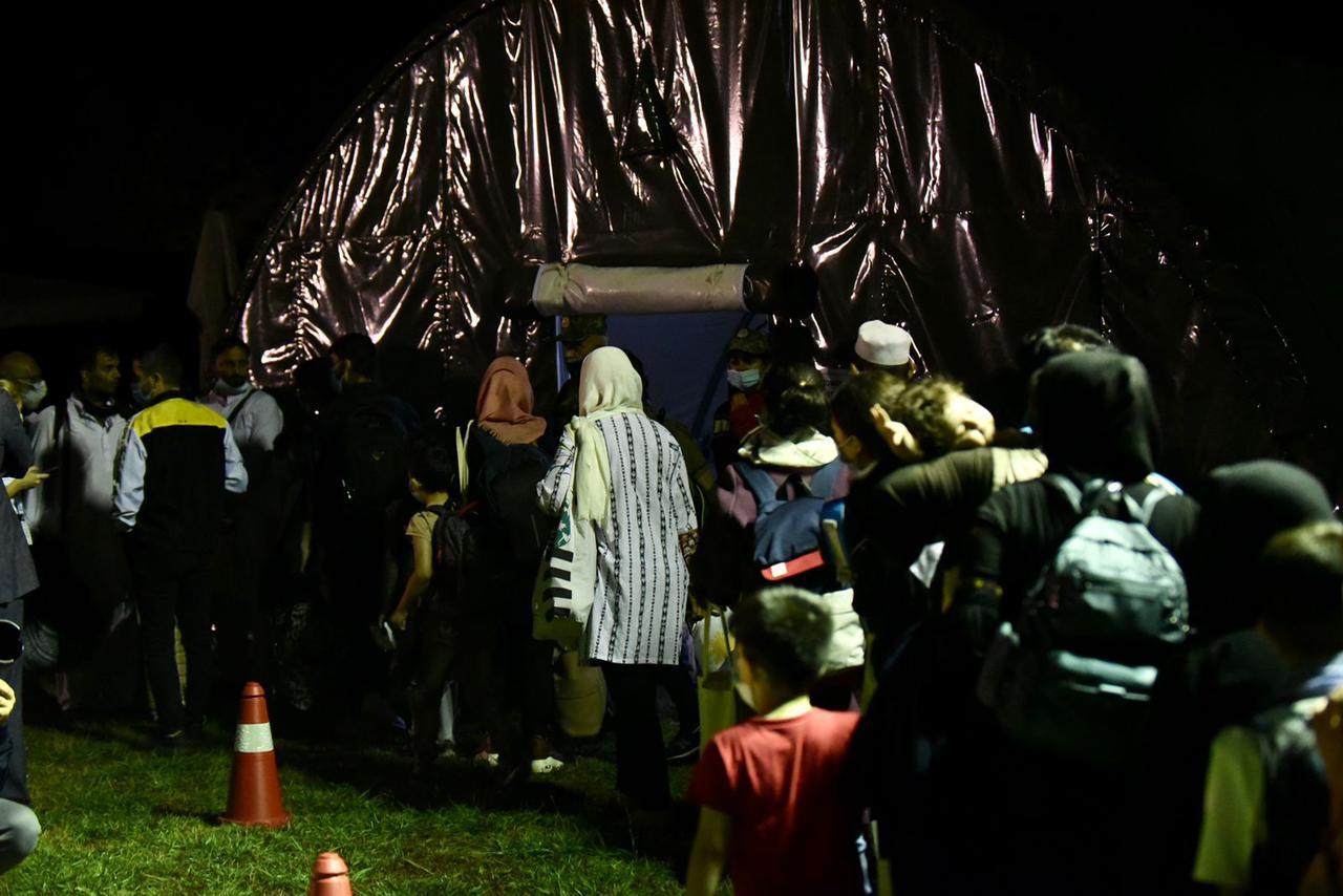 Dy avionë me afganë mbërrijnë sonte në Tiranë