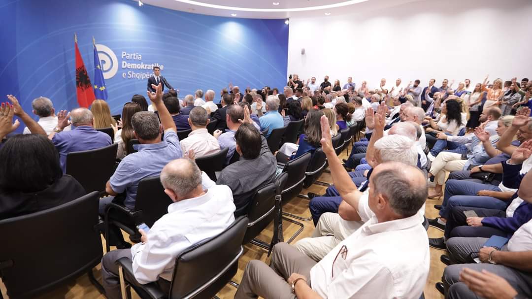 Basha lajmëron piketat e luftës opozitare në Parlament: Ndryshimi i Kushtetutës dhe tri pika të tjera