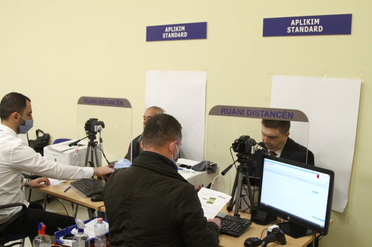 Zyra e aplikimit për dokumente biometrike, të hapura edhe ditën e shtunë