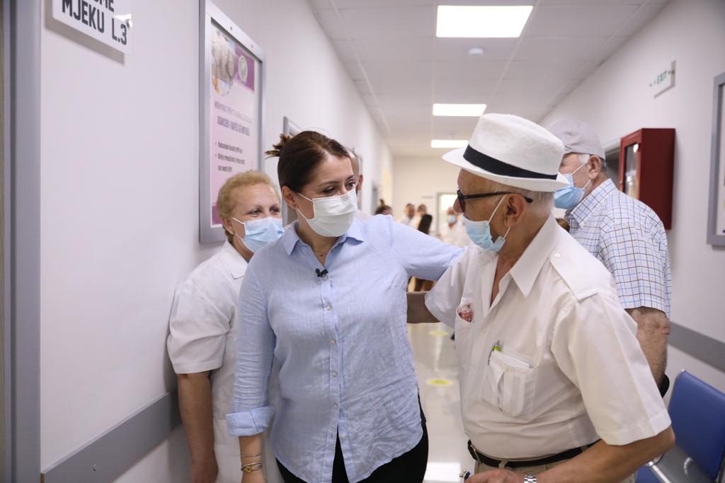 Vijnë sot 50.000 doza të tjera vaksinash Pfizer, apel për studentët të vaksinohen përpara fillimit të vitit të ri akademik