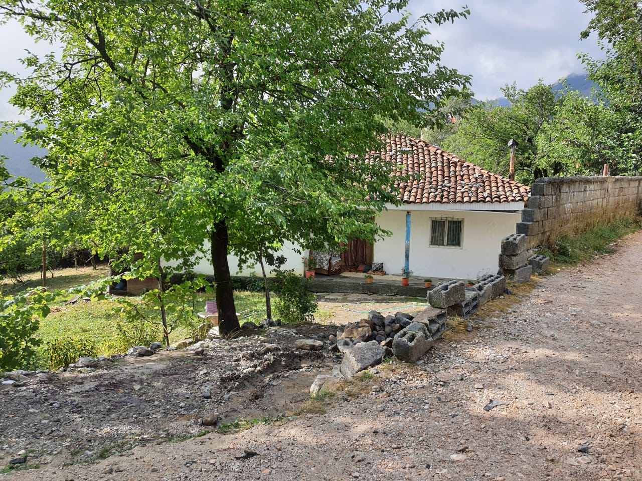 Ekploziv në makinën e ish kandidatit për deputet dhe kryetarit të sindikatës