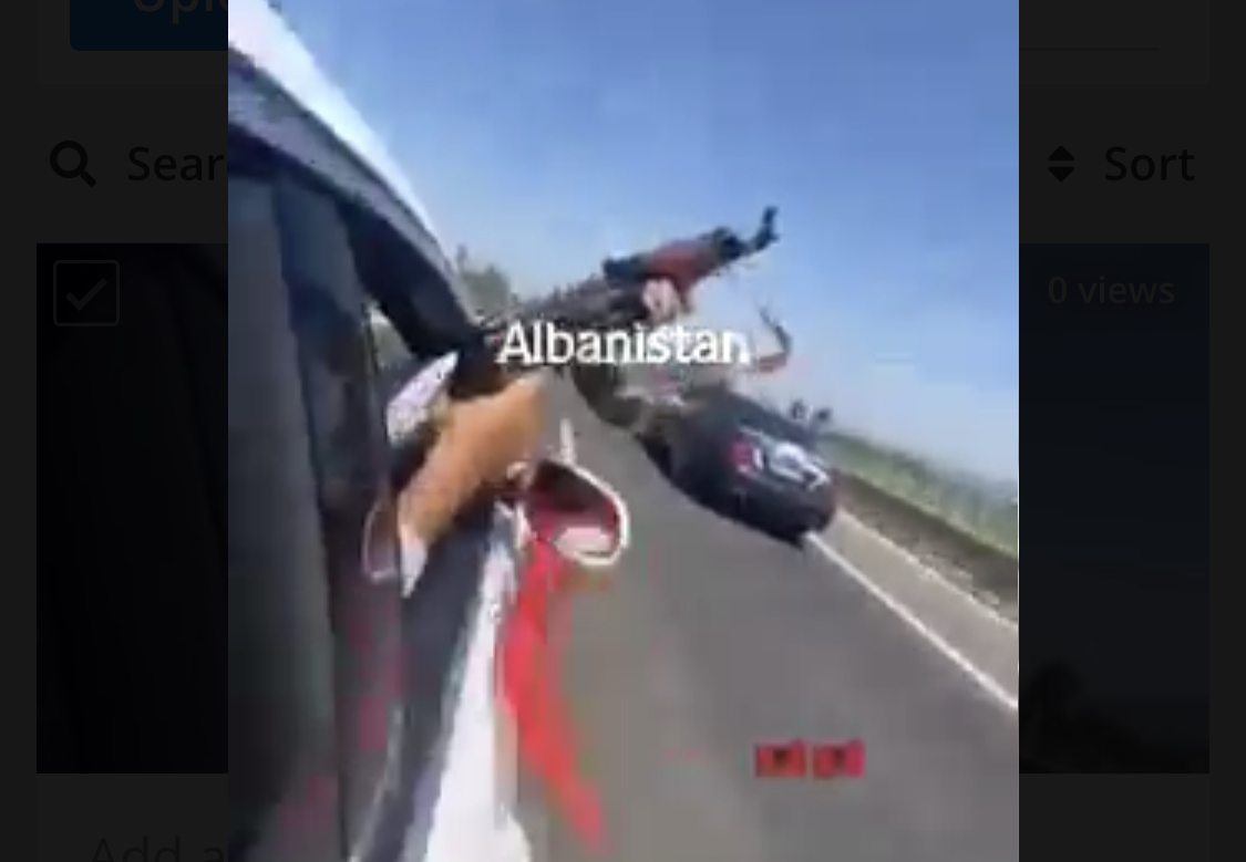 Dasmë me kallash në autostradë afër Laçit