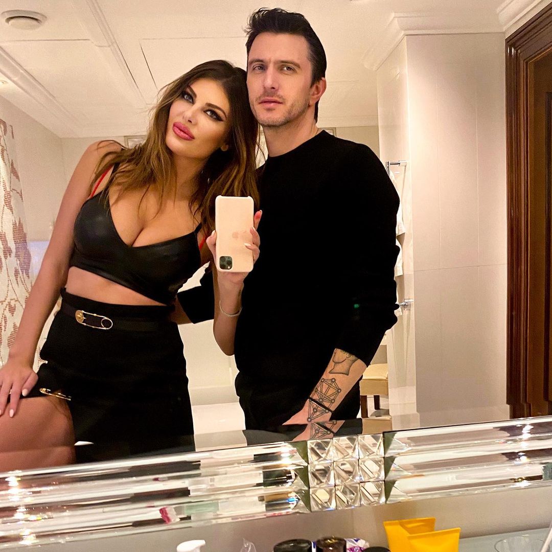 Mesazhi i Anxhela Martinit që coi padashur në burg burrin e saj milioner, si u gjet në Mykonos këtë të dielë