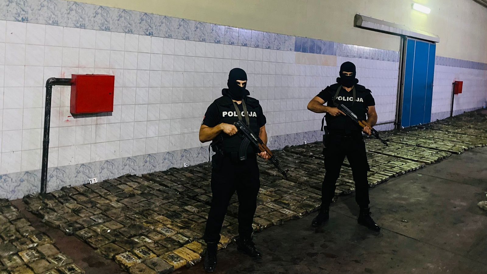 Kapet mbi 1 ton kokainë në Malin e Zi, cfarë shkruhej mbi pakot