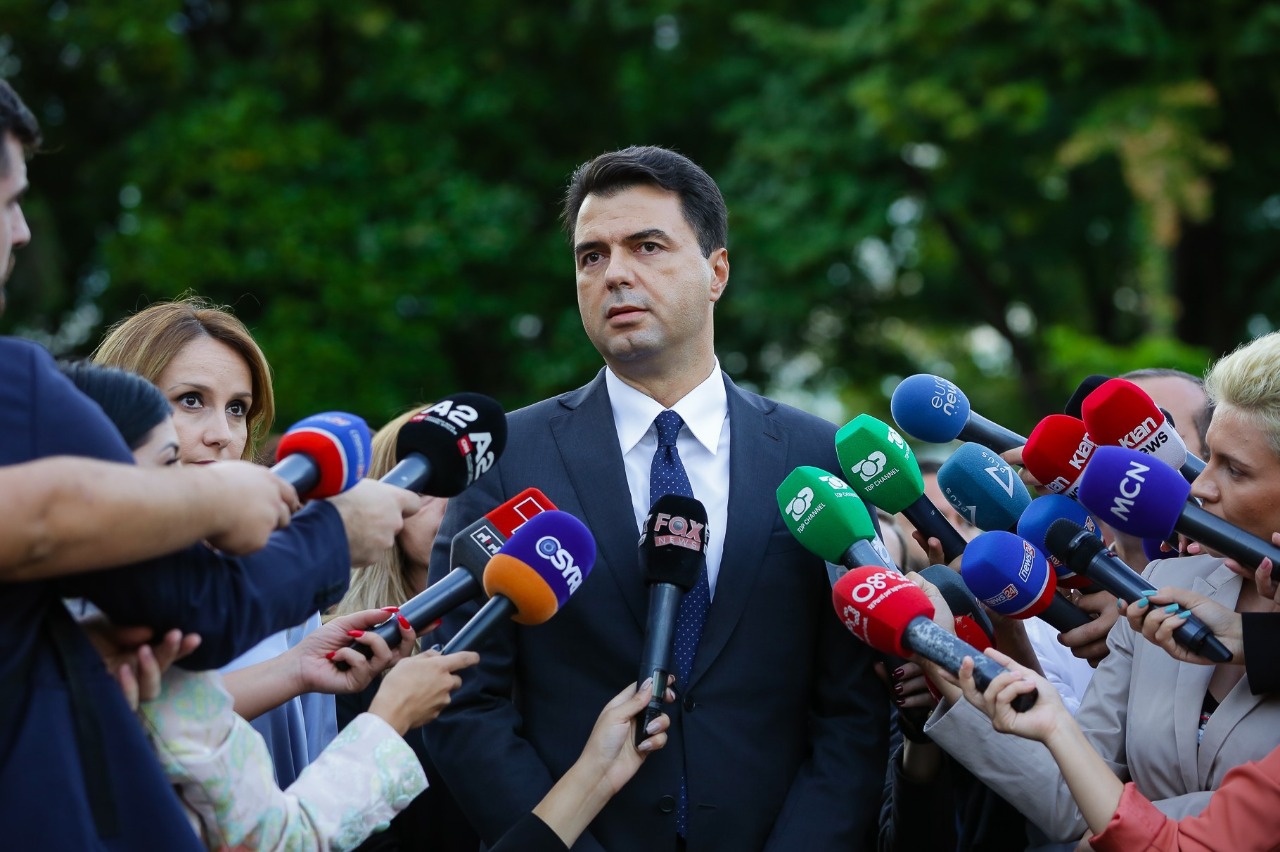 Basha: Brenda në sallë ndodhet pakica dhunuese