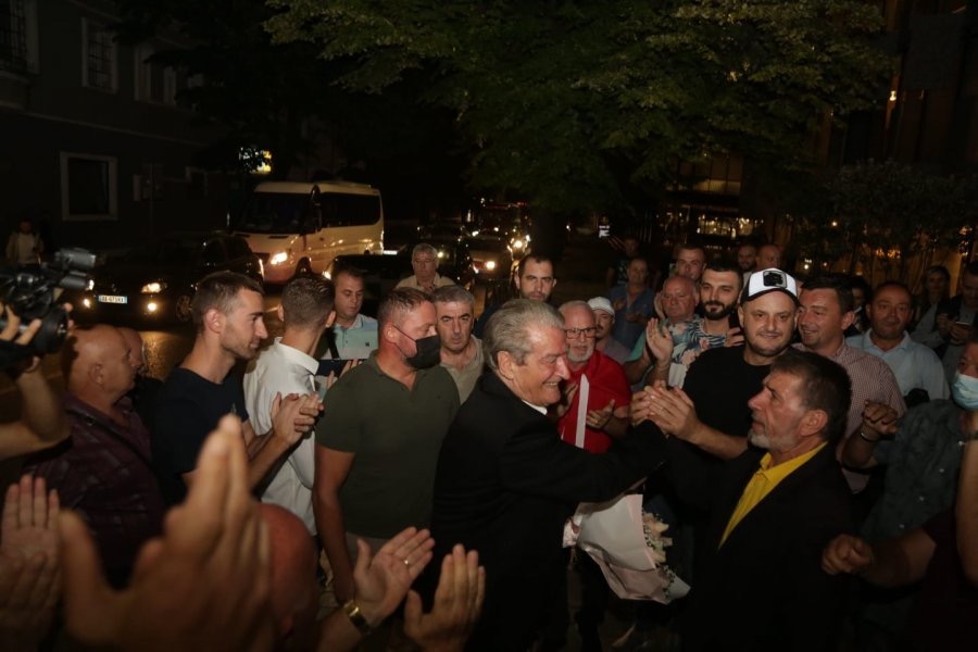 Berisha, homazhe te memoriali i Azem Hajdarit: Do ta ringremë PD