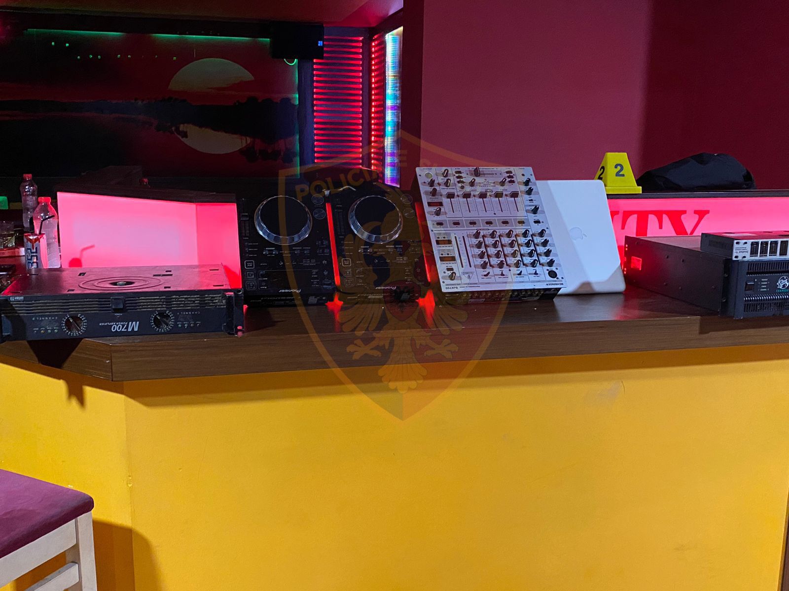 Policia “zgjeron kompetencat”, gjobitin 23 klientë në një lokal në Sarandë