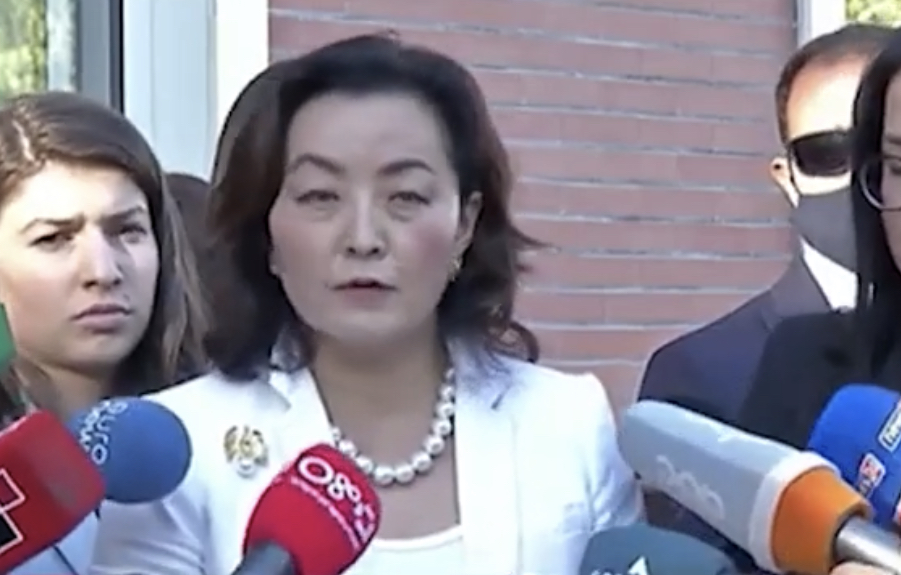 Ambasadorja Yuri Kim, takim me Lulzim Bashën më selinë e PD: Shpresoj që demokratët të dalin më të fortë pas kësaj situate