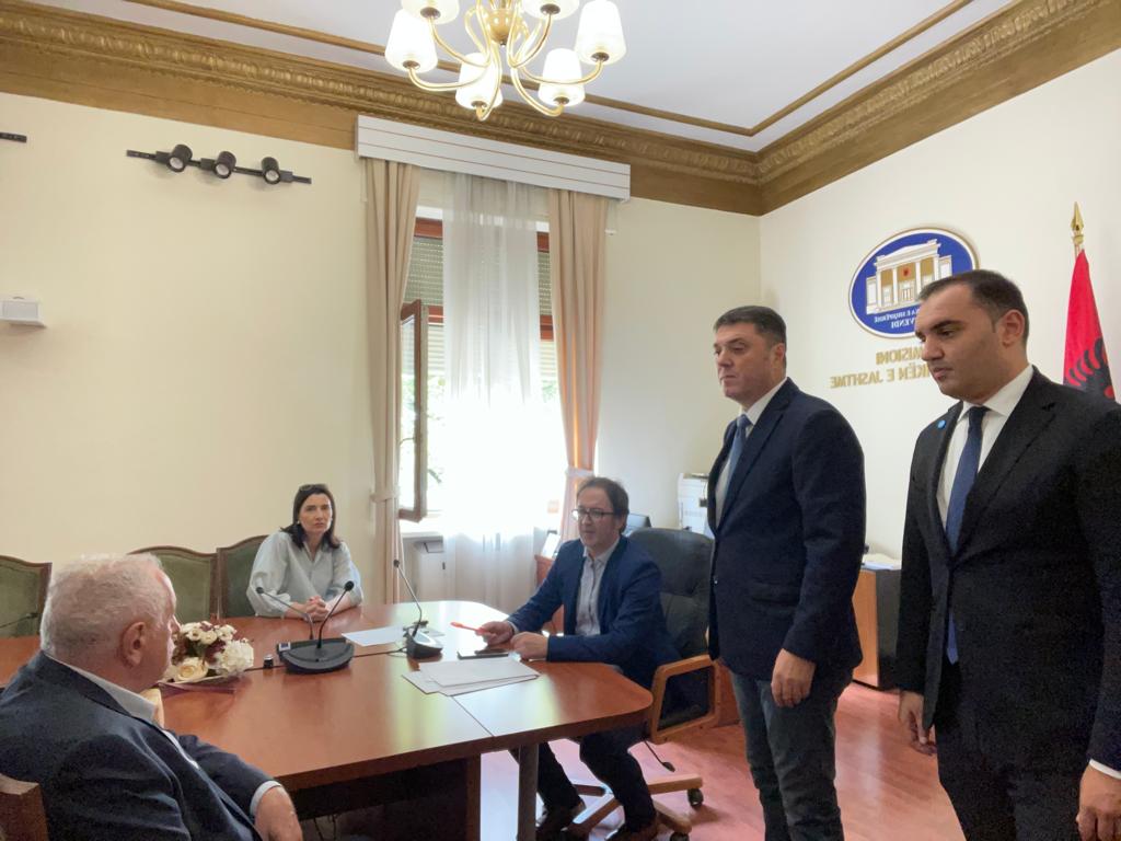 Mimi Kodheli i fshihet opozitës, nuk shkon në sallën e Komisionit të Jashtëm