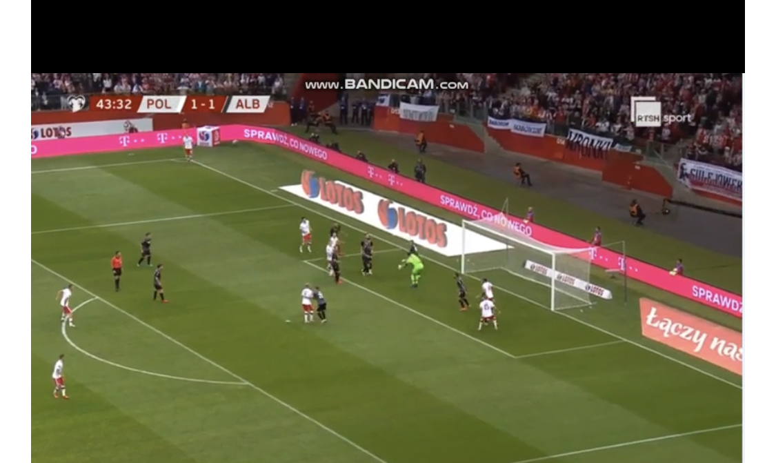 Mbyllet pjesa e parë, Poloni-Shqipëri 2-1