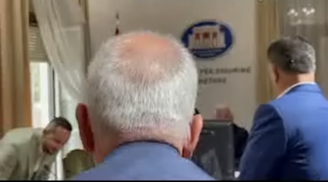 Në Komisionin e Sigurisë, opozitës nuk i lejohet pjesëmarrja fizike dhe nuk i jepet fjala. PS refuzon 1 minutë heshtje për policin e vrarë