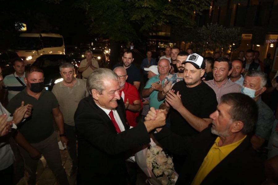 Berisha, homazhe te memoriali i Azem Hajdarit: Do ta ringremë PD