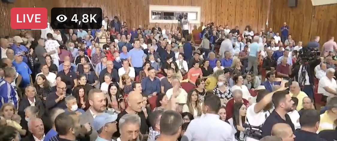 Berisha në Vlorë, pritje entuziaste nga demokratët: Nga lufta veç ai largohet që ka lindur tradhëtor