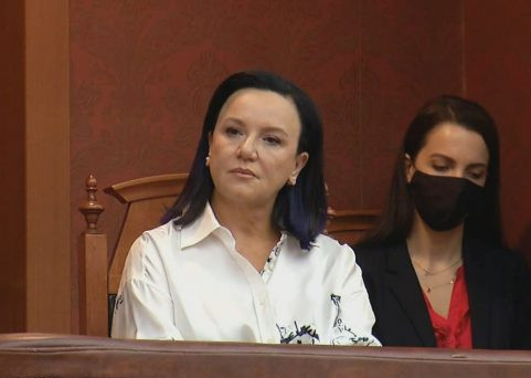 Qeverisje familjare, Linda Rama në Parlament ndjek Ramën në prezantimin e programit