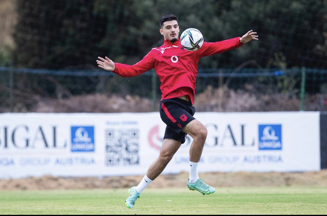 SIGAL UNIQA gjithmonë përkrah Kombëtares, edhe sot drejt ëndrrës “Katar 2022”