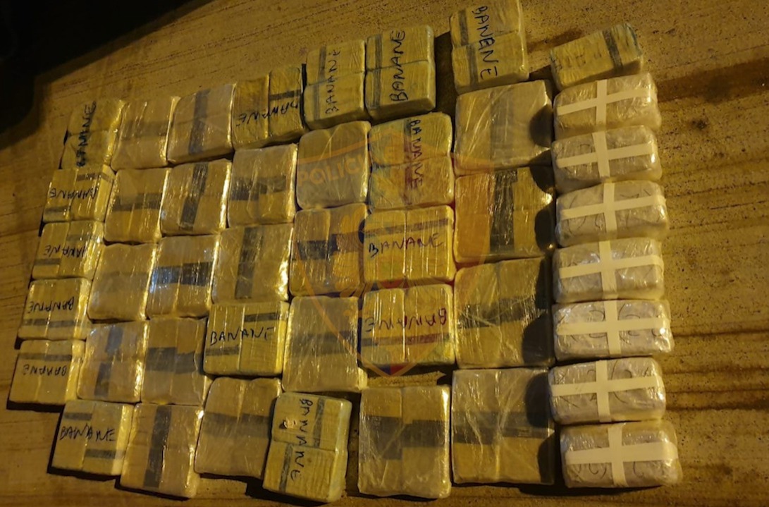 Publikohet sasia e heroinës kapur në Durrës, baza në Fier, droga u kap në makinën e kromit