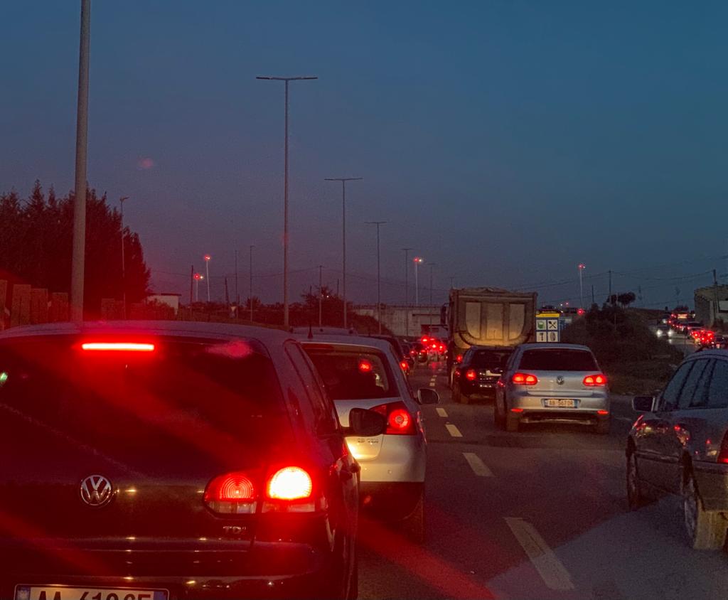 Aksident ne autostraden Tirane-Durres, perplasen 6 makina, bllokimi nga Kashari deri ne Vore