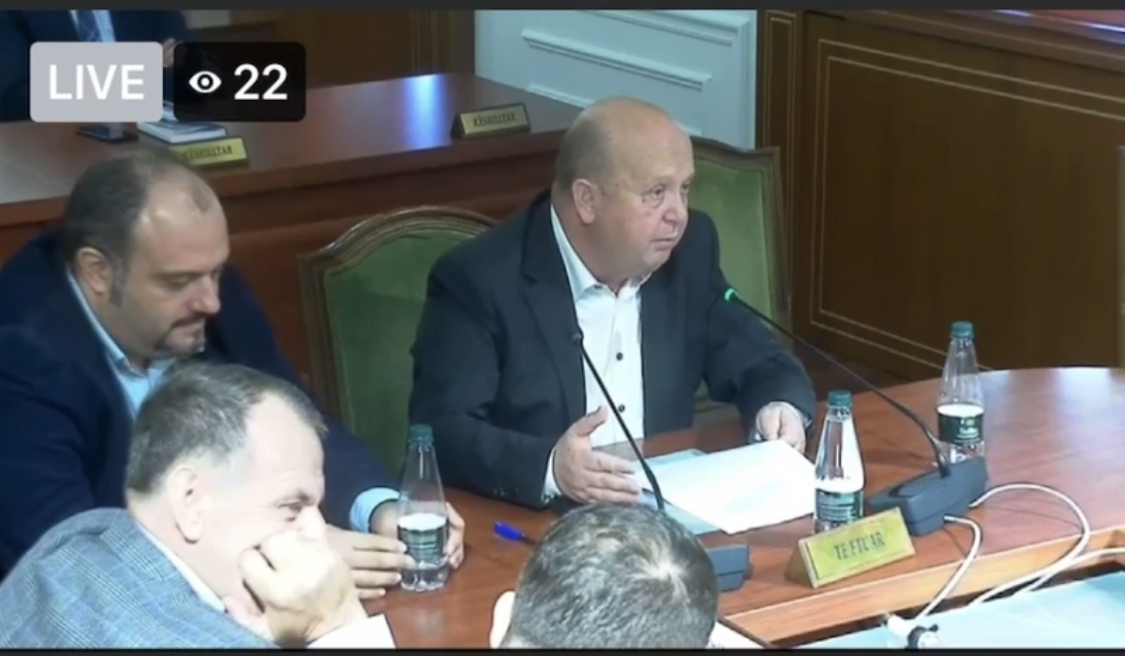 Zv/ministri i Energjitikës Ilir Bejtaj fyen të vdekurit në burgje për borxhet ndaj OSHEE