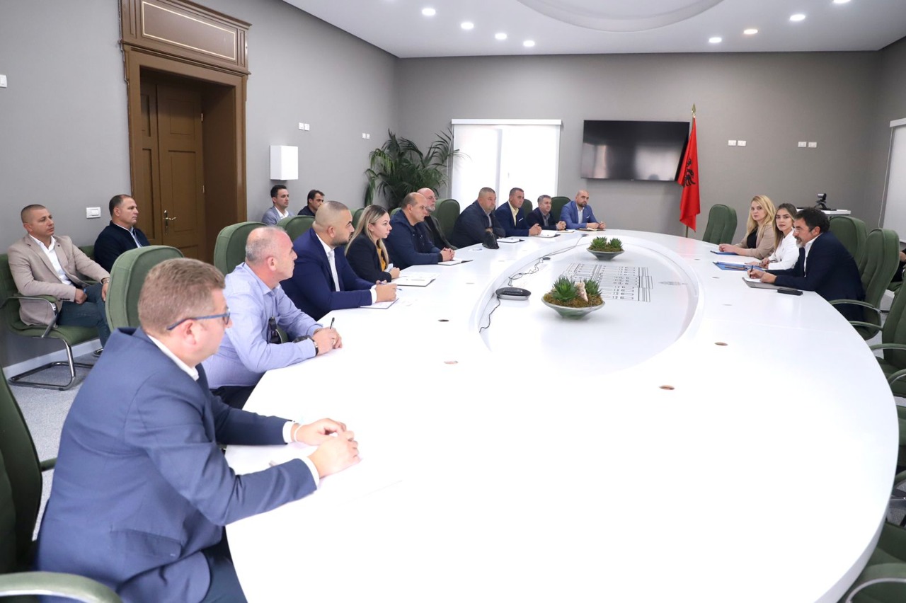 Ministri i Brendshëm urdhëron shembjen e ndërtimeve që nuk legalizohen