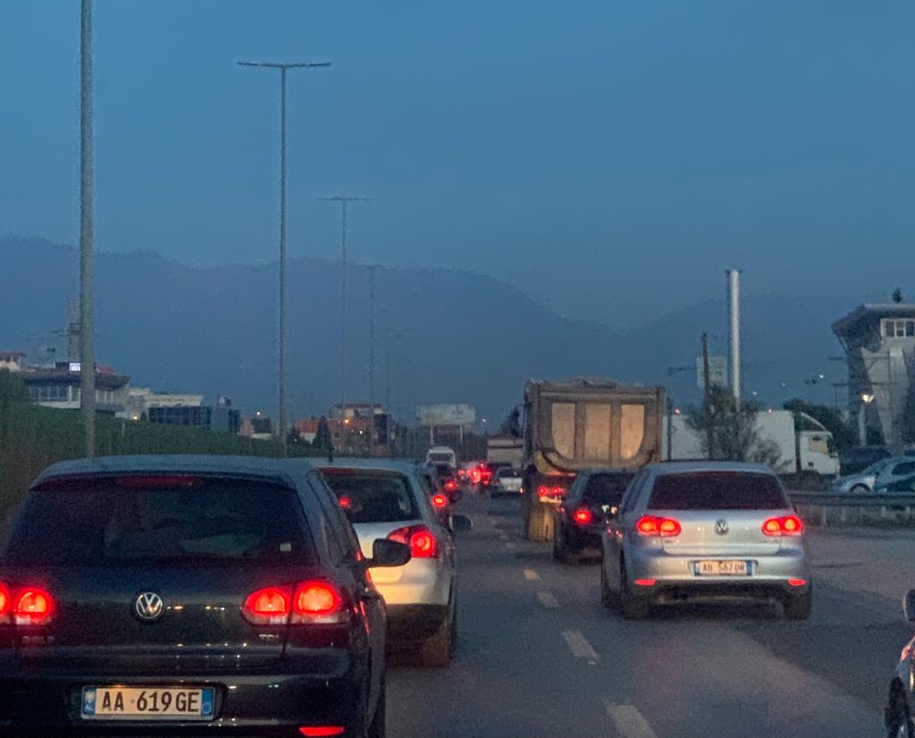 Aksident ne autostraden Tirane-Durres, perplasen 6 makina, bllokimi nga Kashari deri ne Vore