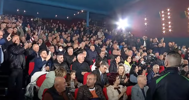 Berisha në Korçë, surpriza nga korçarët për datëlindjen