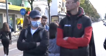 Studentët pa vaksina protestë më Tiranë, tek Shkencat e Natyrës përplasje me policinë, protestë tek zyra e ministres