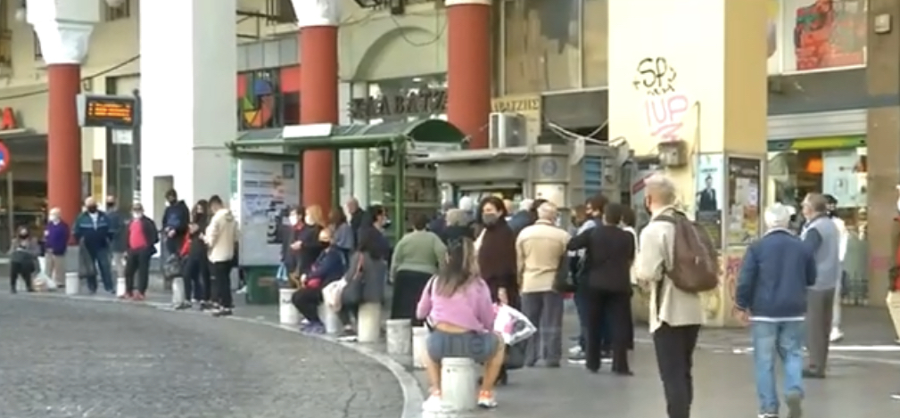 Greqi, 10 zona me ngjyrë të kuqe, rikthehet izolimi për shkak të covid